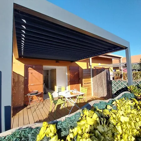 Pavillon T2 Mezzanine Climatise, Piscine Et Parking *