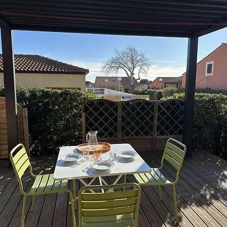 Pavillon T2 Mezzanine Climatise, Piscine Et Parking *