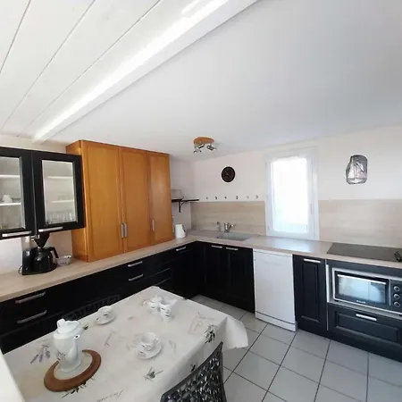 Pavillon T2 Mezzanine Climatise, Piscine Et Parking Daire