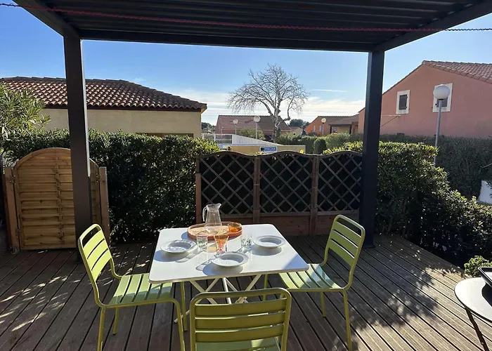 Pavillon T2 Mezzanine Climatise, Piscine Et Parking *